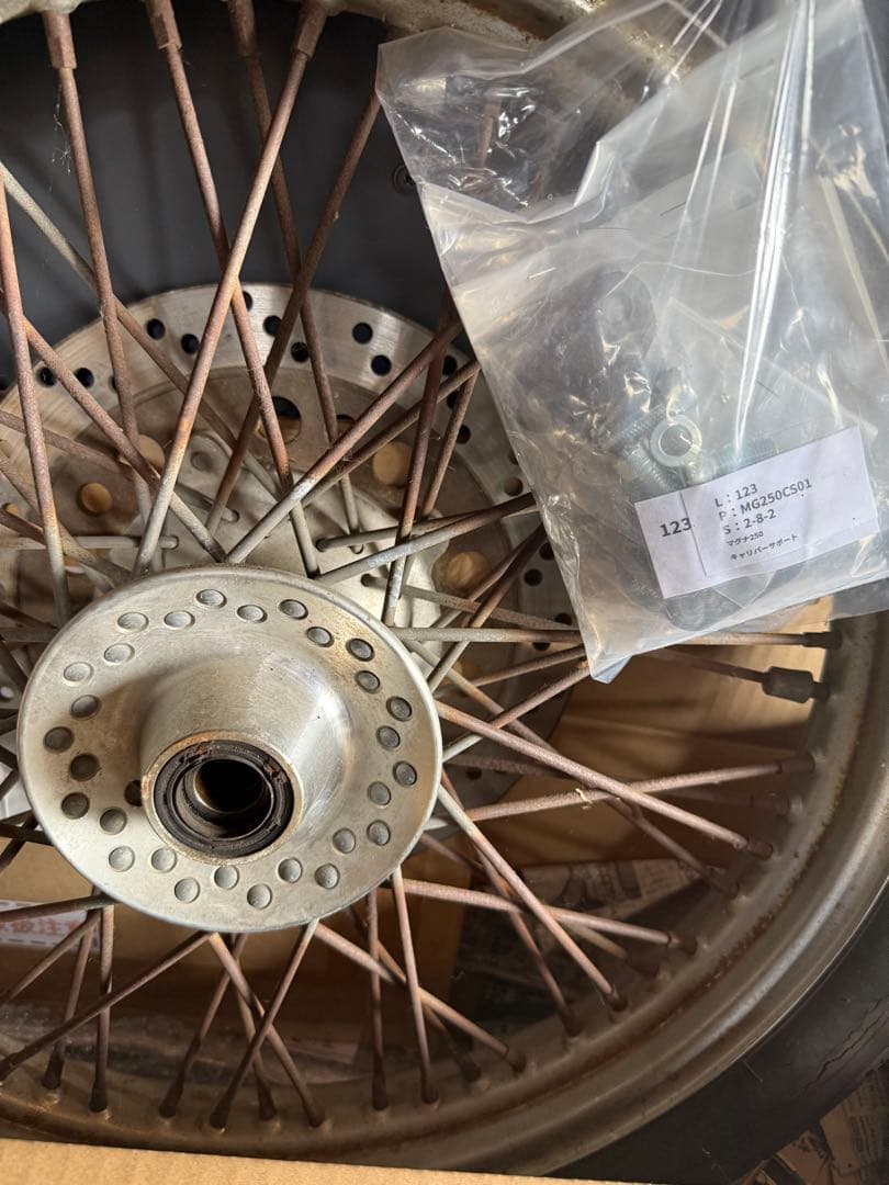 スティード400 フロントホイール19インチ　ブレーキディスクキャリパーサポート