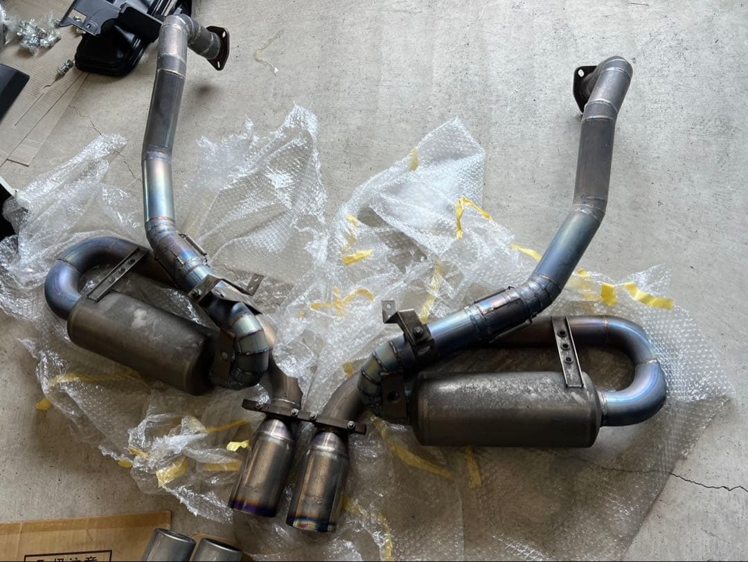 ポルシェケイマン987後期チタンワンオフマフラー（オーダーメイド） 甲高い音確定