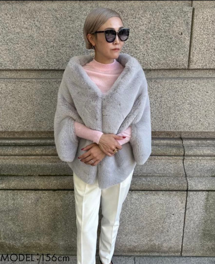 【タグ付未使用】JENNEリッチボリュームファーケープ　ライトグレー