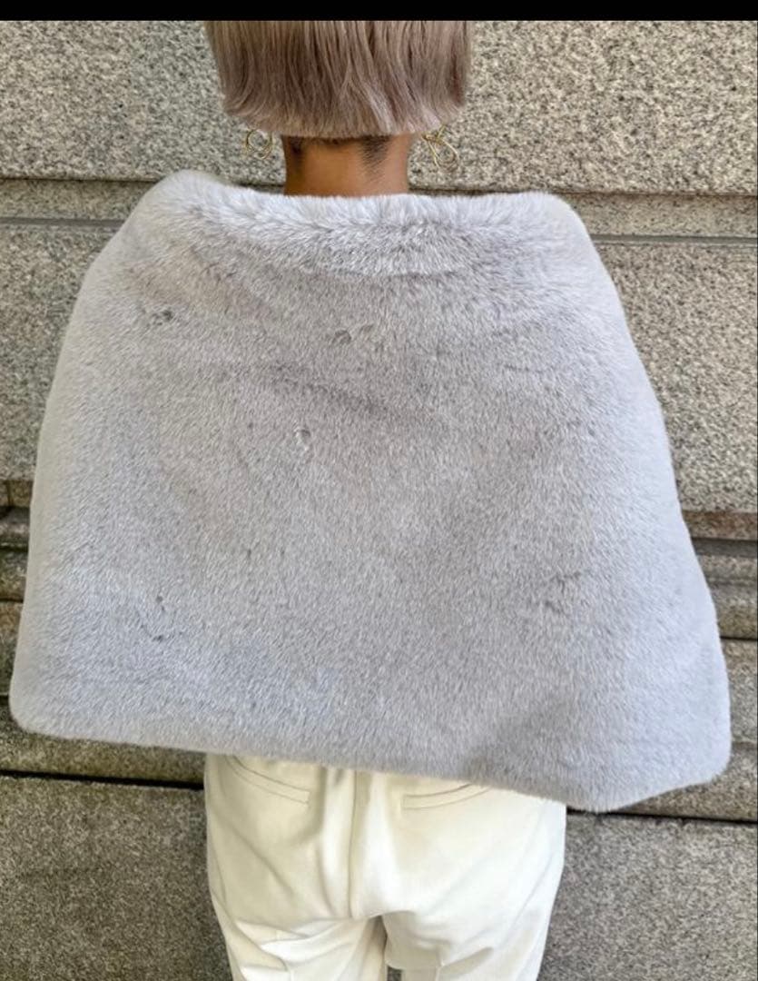 【タグ付未使用】JENNEリッチボリュームファーケープ　ライトグレー