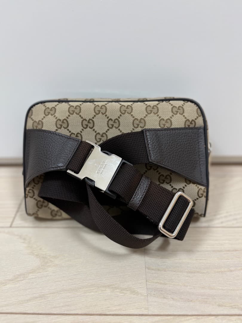 GUCCI ベージュ ボディバッグ