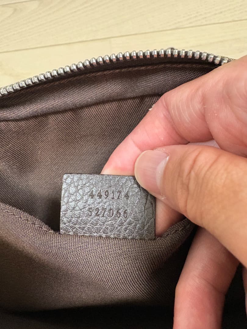 GUCCI ベージュ ボディバッグ