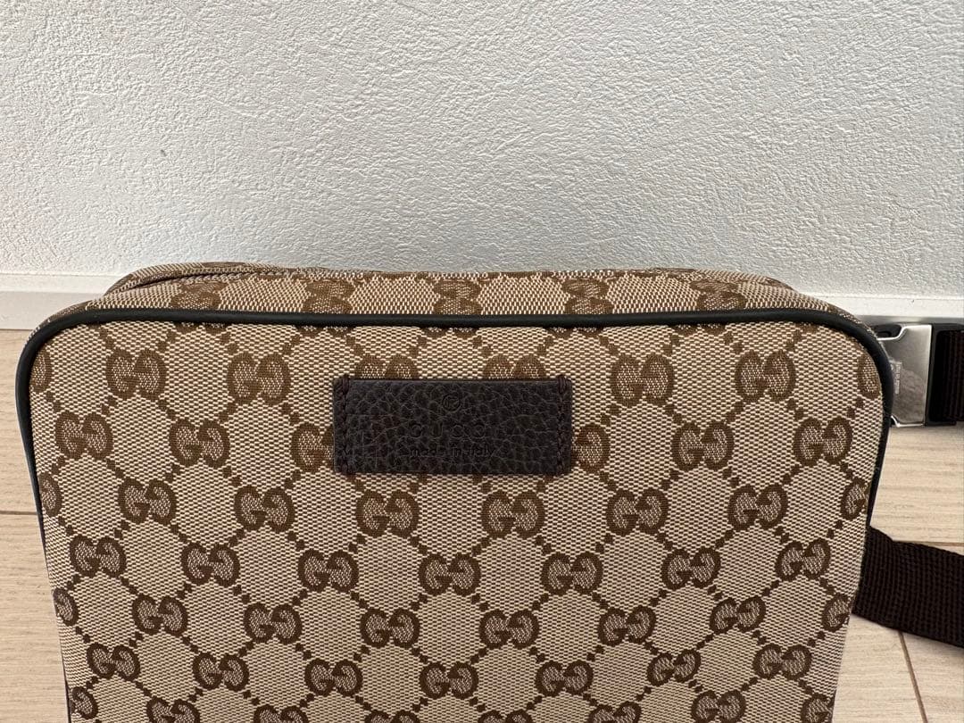 GUCCI ベージュ ボディバッグ