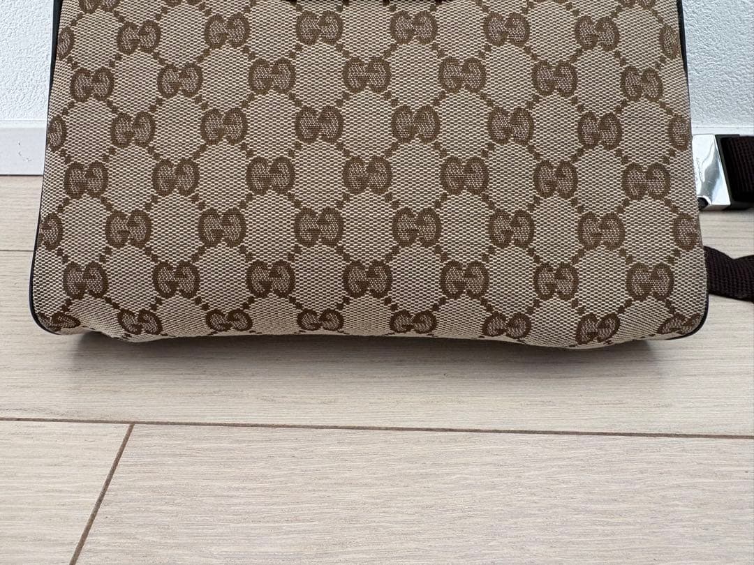 GUCCI ベージュ ボディバッグ