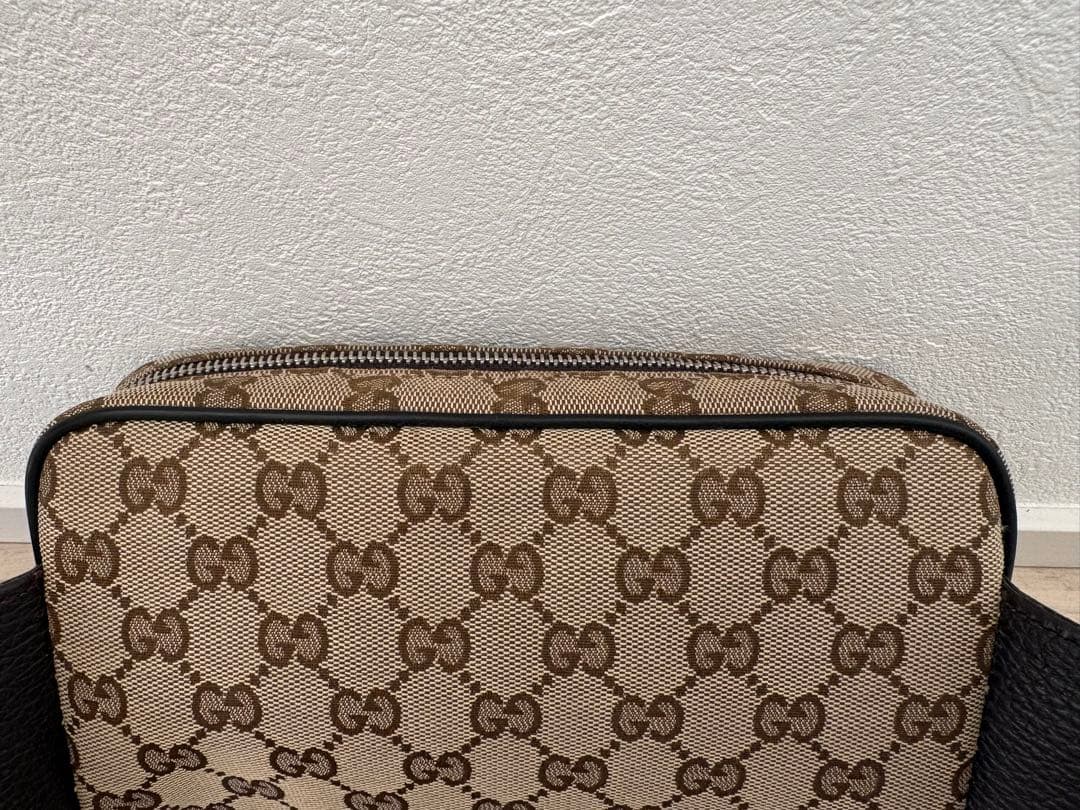 GUCCI ベージュ ボディバッグ