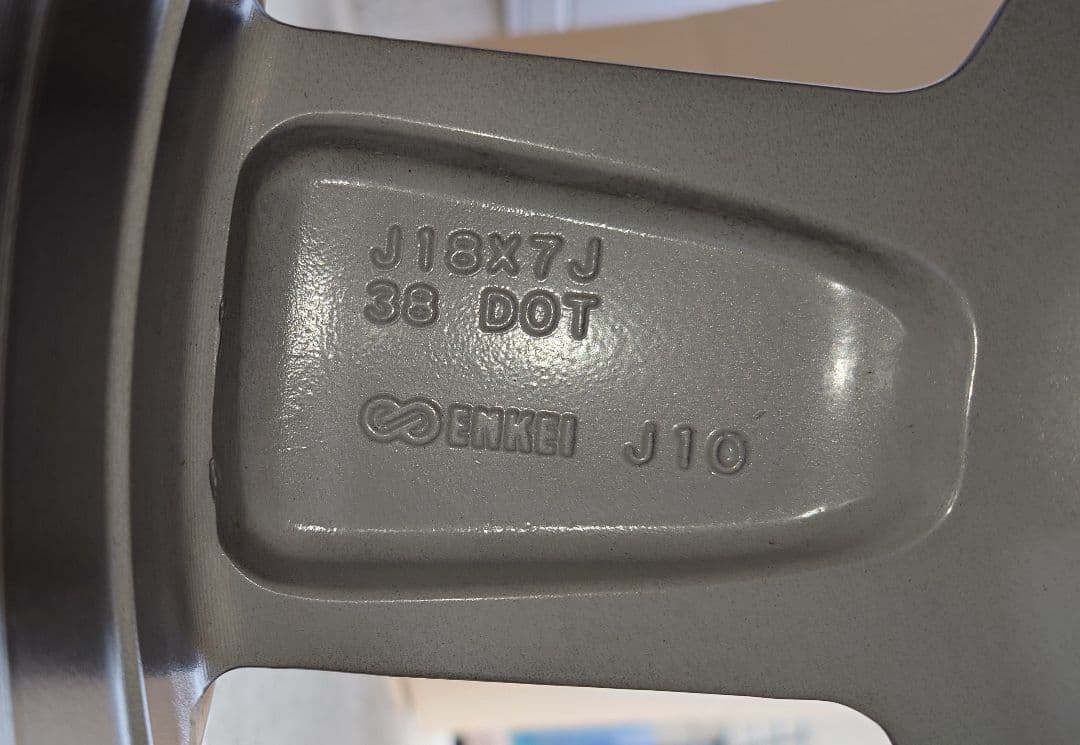 １本です。　新型　デリカD5　ホイール　純正18インチ　アルミ　 24年製　③