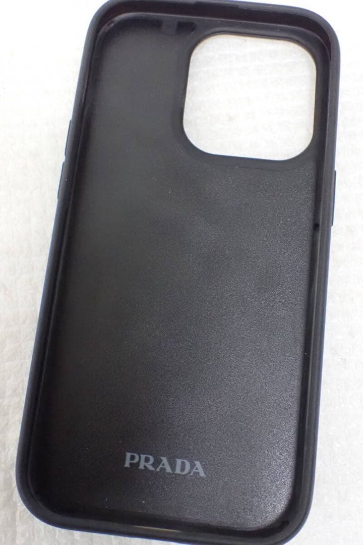 PRADA サフィアーノレザー iPhone16pro用ケース