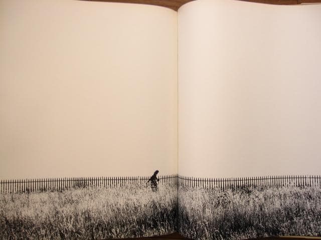 NOVEMBER GIRL　Sam Haskins　サム・ハスキンス