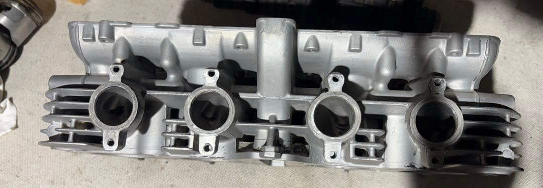 z1 シリンダーヘッド　バルブ　カムシャフト