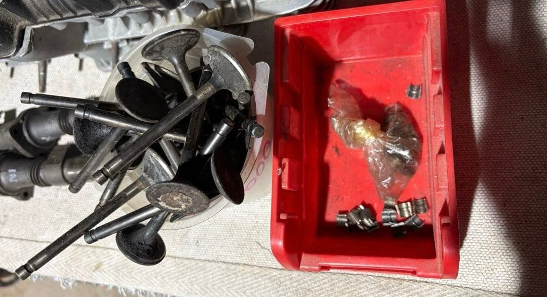 z1 シリンダーヘッド　バルブ　カムシャフト