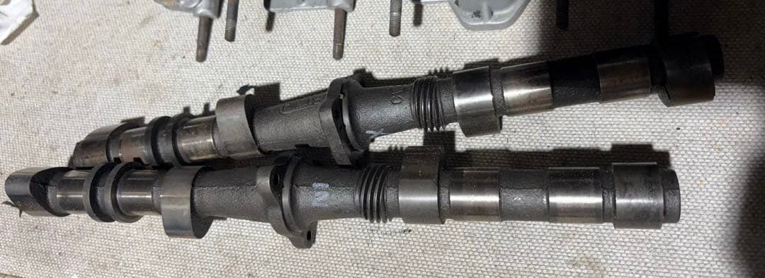 z1 シリンダーヘッド　バルブ　カムシャフト