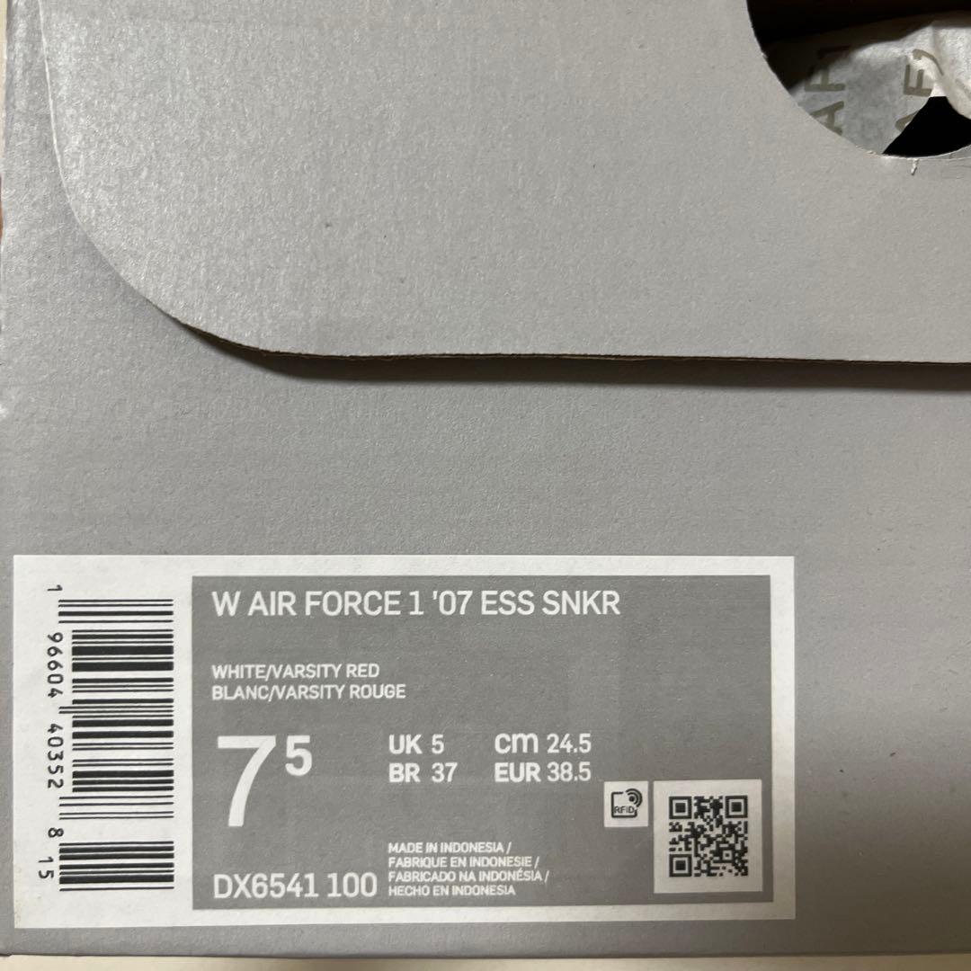 NIKE エアフォース1 07 ESS SNKR DX6541 100