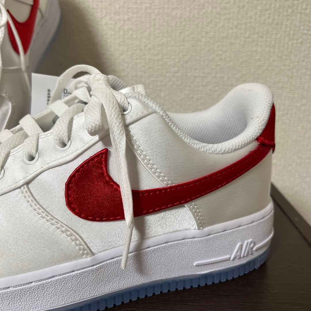 NIKE エアフォース1 07 ESS SNKR DX6541 100