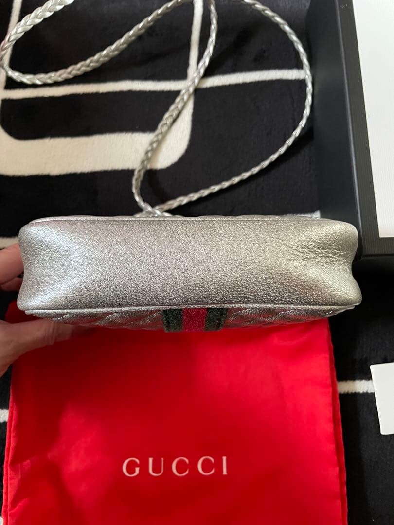グッチGUCCI シルバー キルティング ショルダーバッグ