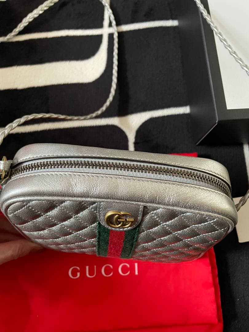 グッチGUCCI シルバー キルティング ショルダーバッグ