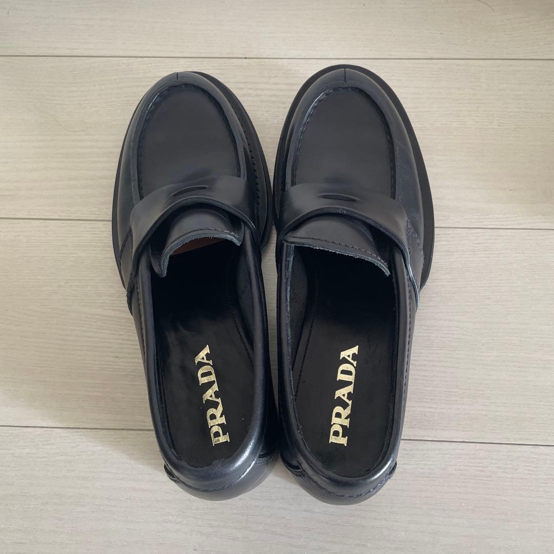 pradaローファー
