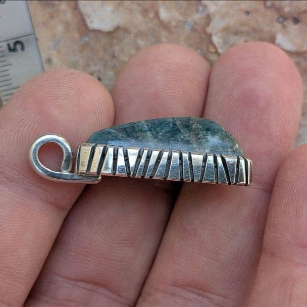 ハンドメイドの入りコン沢トップ　ペンダントトップ　糸魚川翡翠