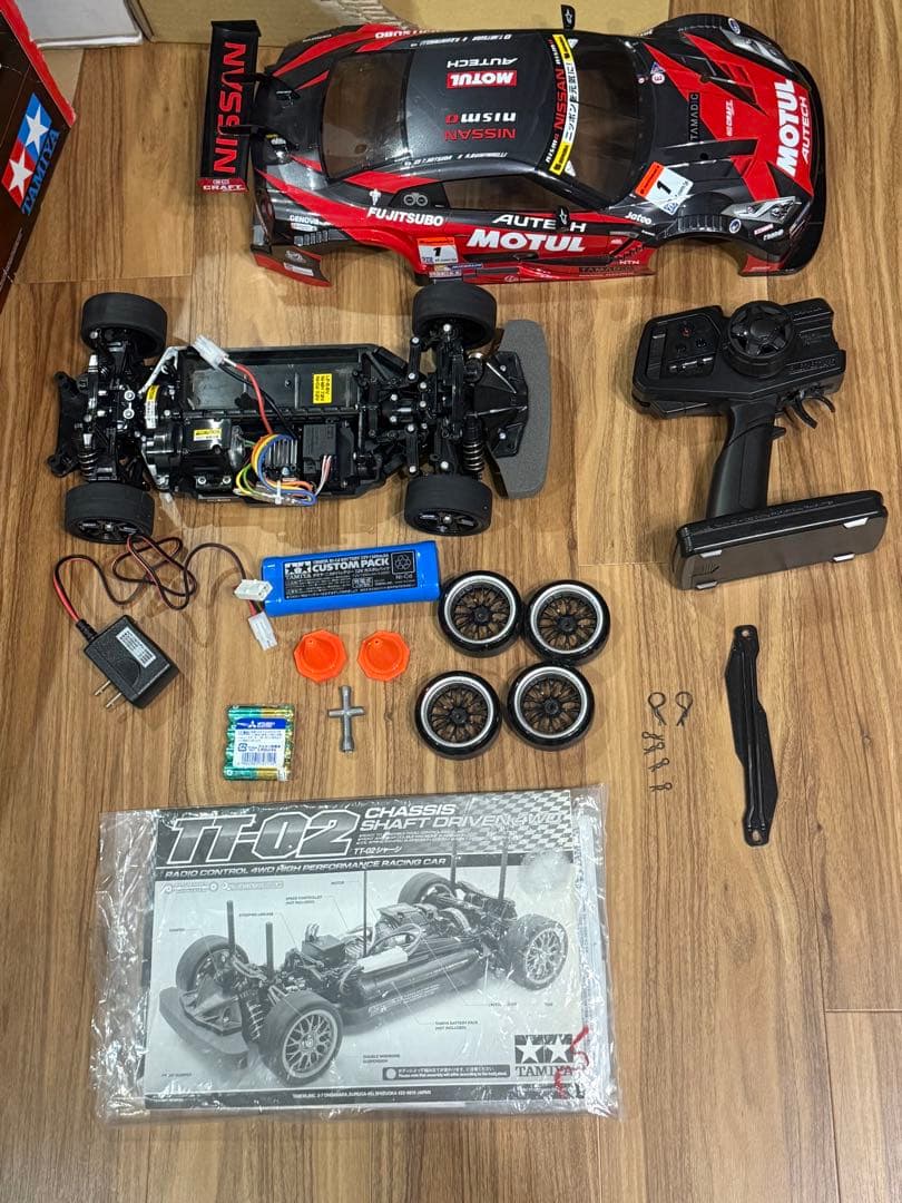 AUTECH Motul GT-R 1/10 ラジコンカー