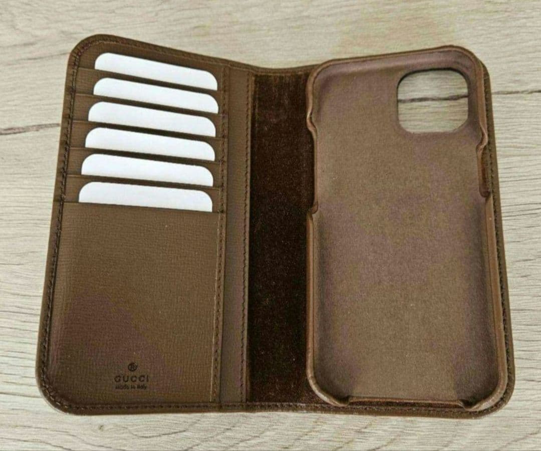 GUCCI　グッチ iPhone15 手帳型ケース