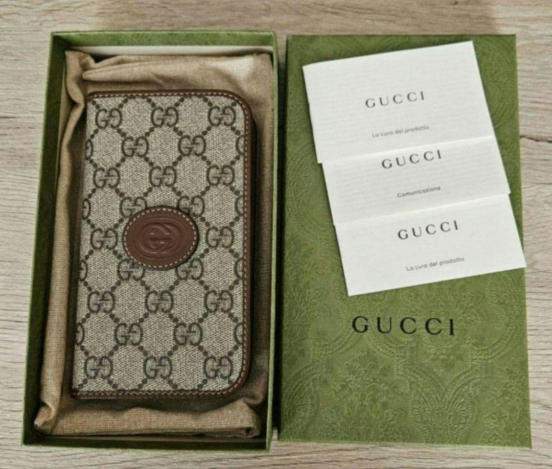GUCCI　グッチ iPhone15 手帳型ケース