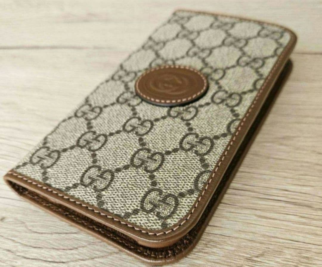 GUCCI　グッチ iPhone15 手帳型ケース