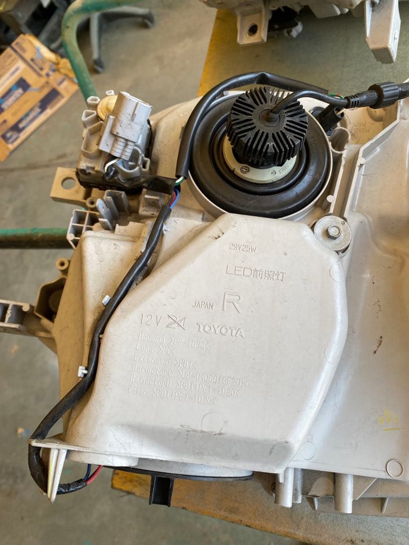 200系 ハイエース 5型 6型 純正 LED ヘッドライト コンピューター付