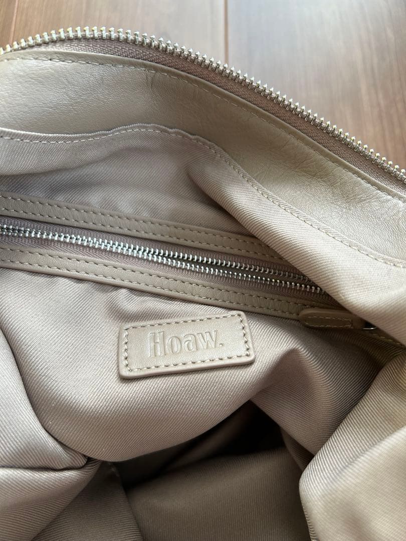 7K4です。Hoaw.　ワンショルダーバッグ　トートバッグ　トープ　本革