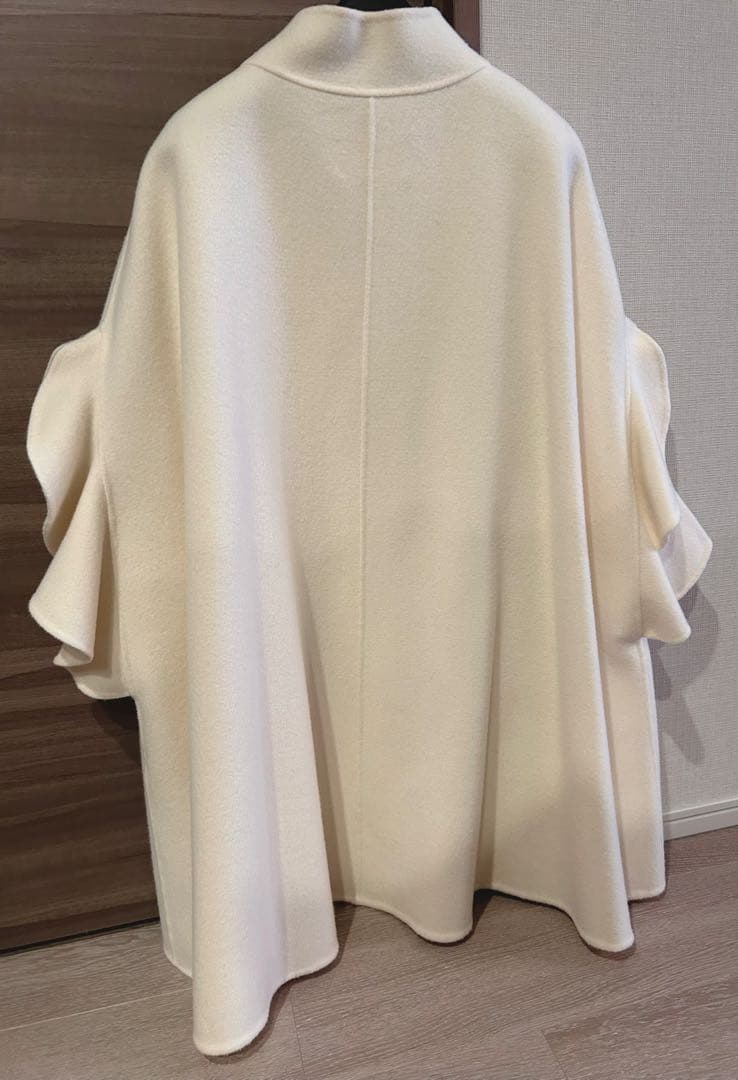 M-premier BLACK コート ホワイト ケープコート フリル