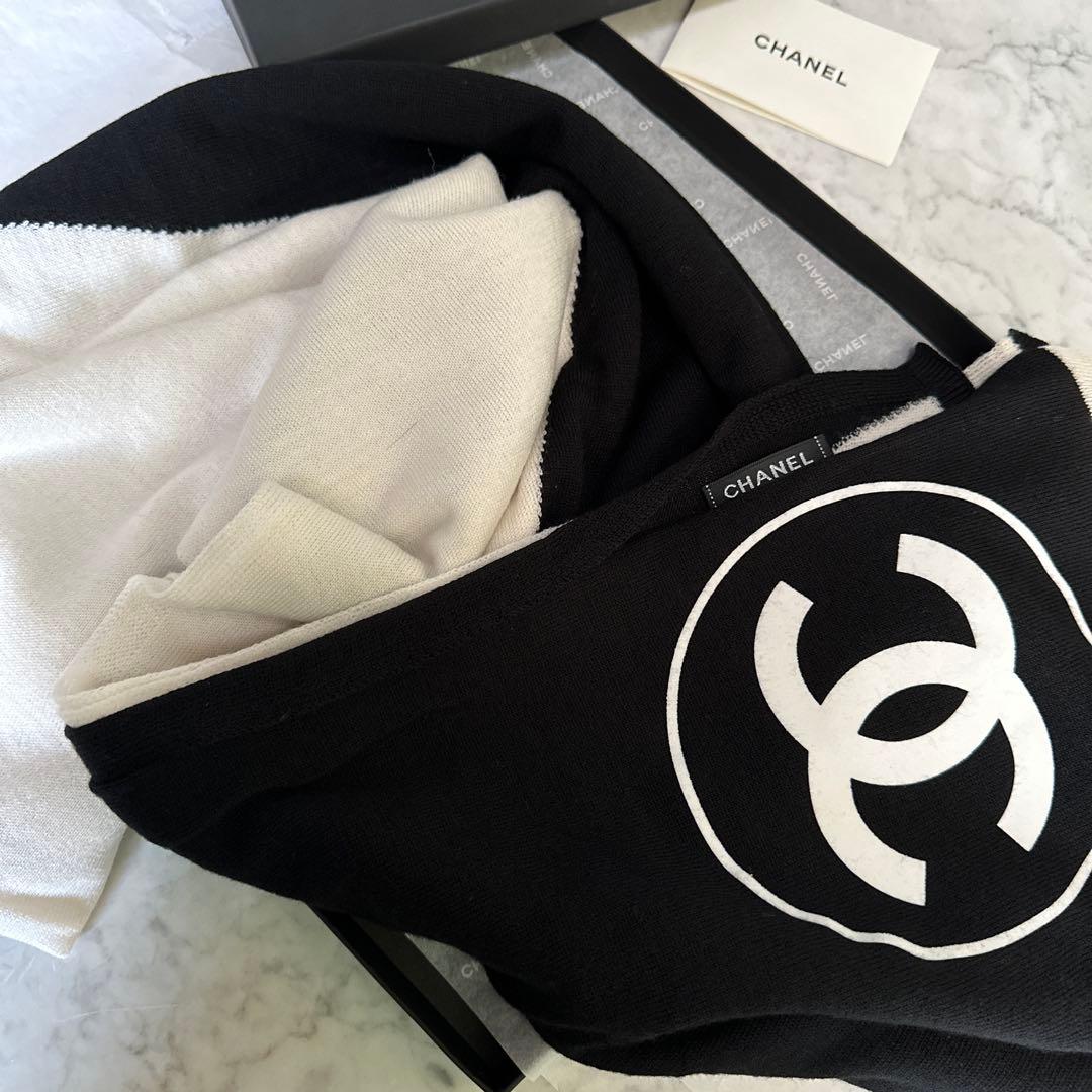 CHANEL ロゴ入りマフラー ブラック/ホワイト