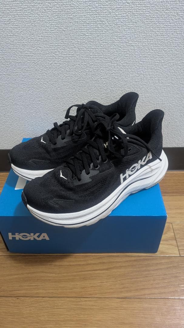 HOKA CLIFTON 10 7.5B(24cm) ブラック/ホワイト