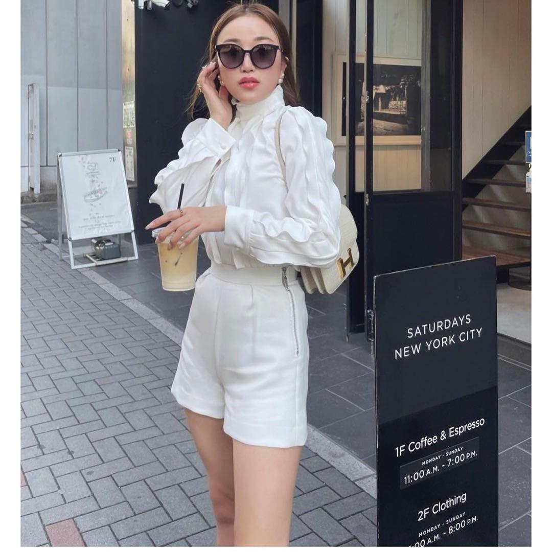 【新品・未使用】シェリエ　sheller ホワイト　ショートパンツ