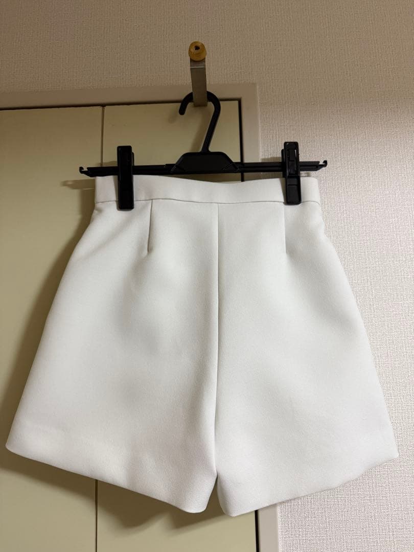 【新品・未使用】シェリエ　sheller ホワイト　ショートパンツ