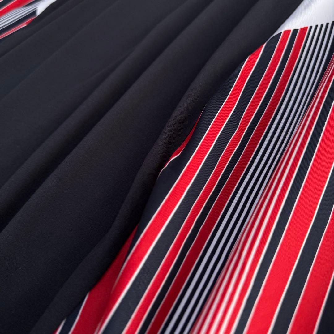 未使用✨チノ✨スカーフ柄フレアマキシワンピース　ブラック・レッド　ノースリーブ