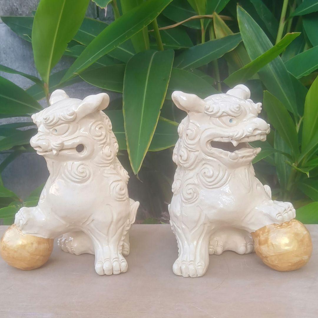 シーサー　白　玉抱き　沖縄　置物　やちむん　魔除け　縁起物