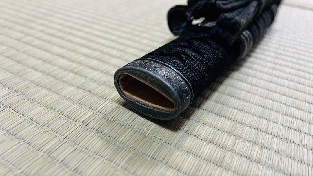 模造刀 太刀 漆黒刀 山本勘助太刀拵え 左文字 石目鞘 龍目貫 251020-1