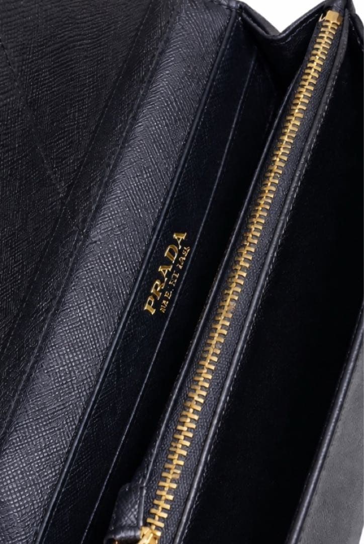 そ*う様 PRADA ブラック 長財布