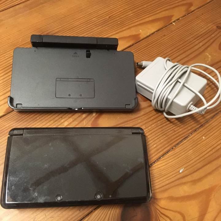 値下げ   3DS  充電器付き