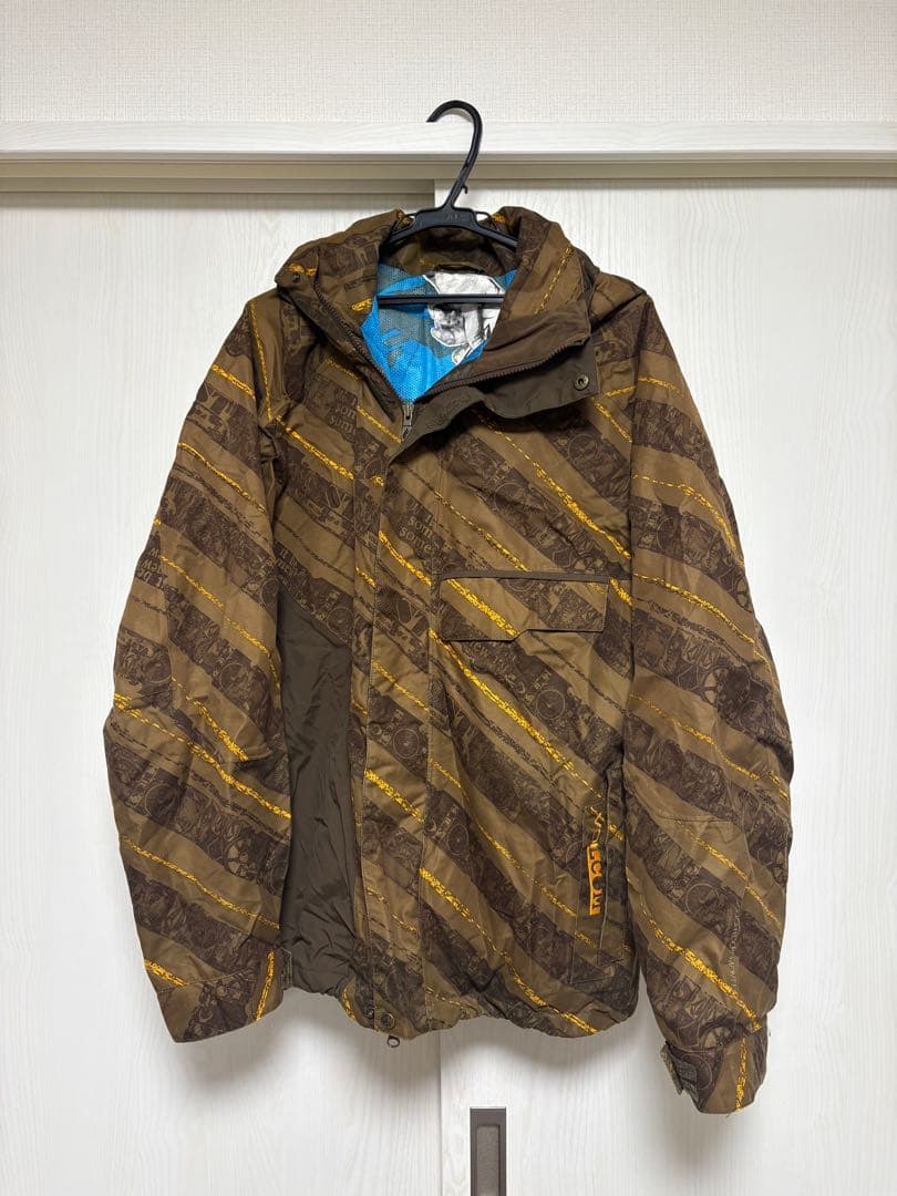 値下げ 男性用スノーボードジャケット Mサイズ　VOLCOM