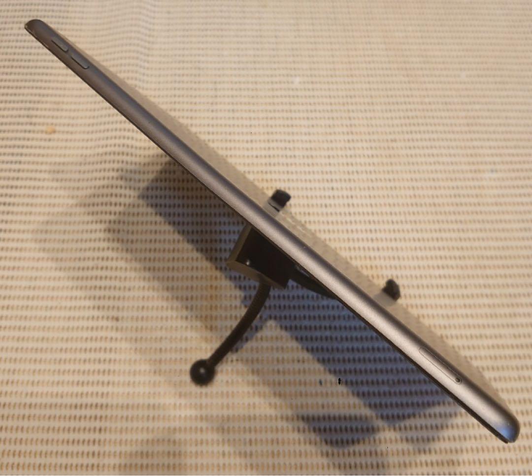 完動品SIMフリーiPad第7世代(A2198)本体32GB送料込TMDFT