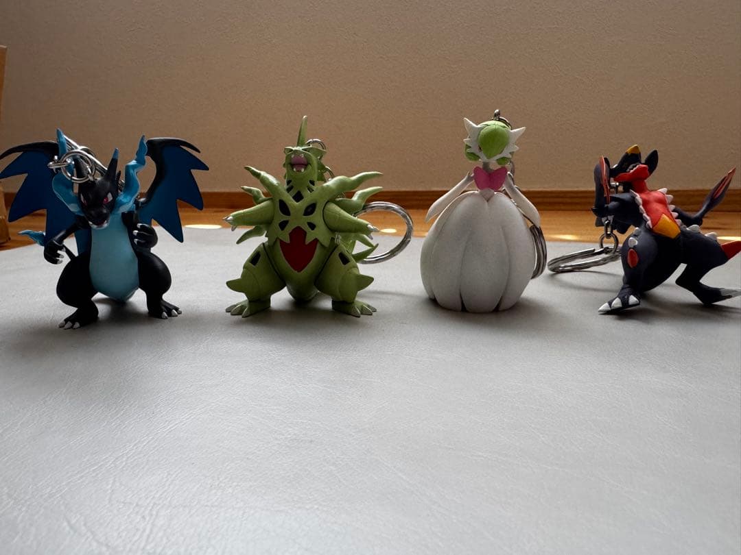 【希少】リアルフィギュアキーホルダー メガシンカ メガリザードンXなど4体セット