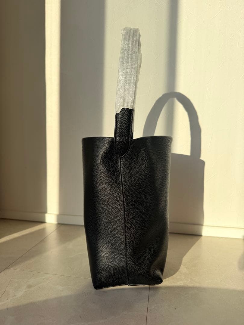 久々出品＊新品未使用＊【ブラックトート バッグ THEROW ロゴ付き】 ＞