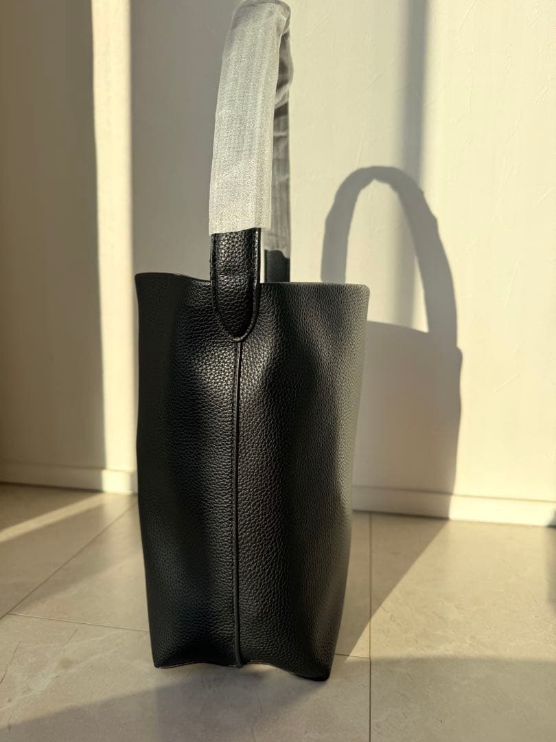 久々出品＊新品未使用＊【ブラックトート バッグ THEROW ロゴ付き】 ＞