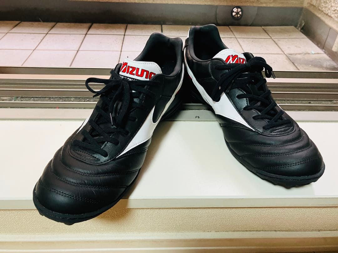 Mizuno Morelia サッカーシューズ ブラック/ホワイト/レッド