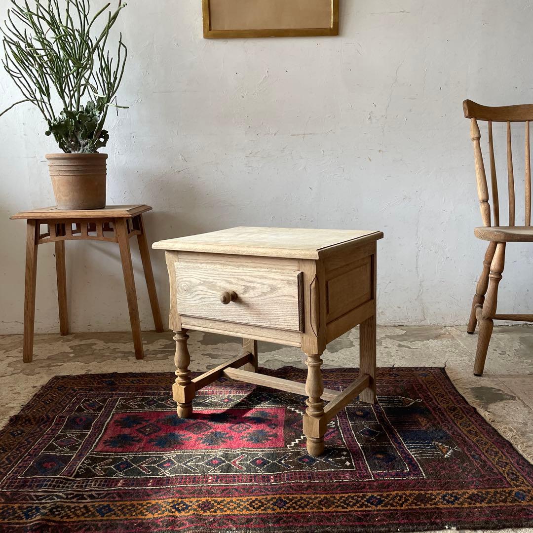 年末・年始SALE ビンテージ ドロワーベッドサイドテーブル　剥離