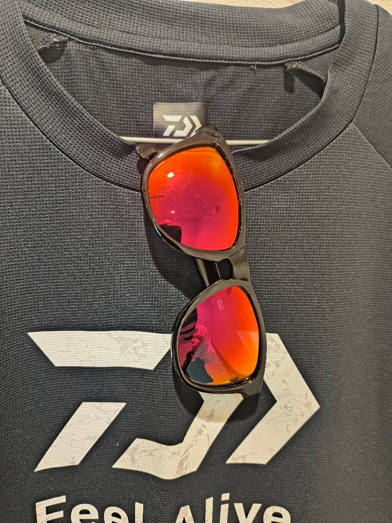 Daiwa ブラック Tシャツ サングラス キャップ付き