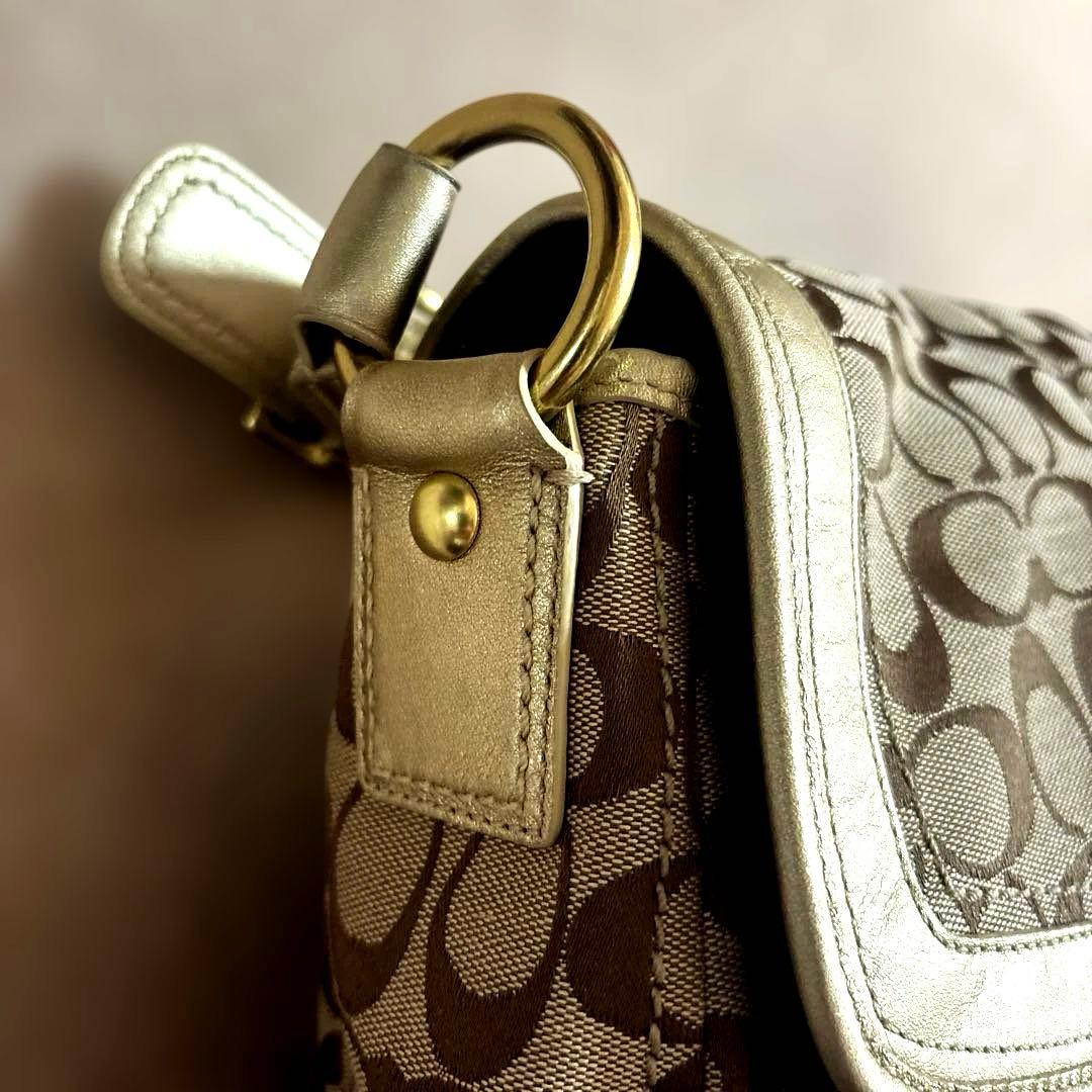 コーチ レガシーシグネチャーターンロック y2kショルダー　ゴールド/ベージュ