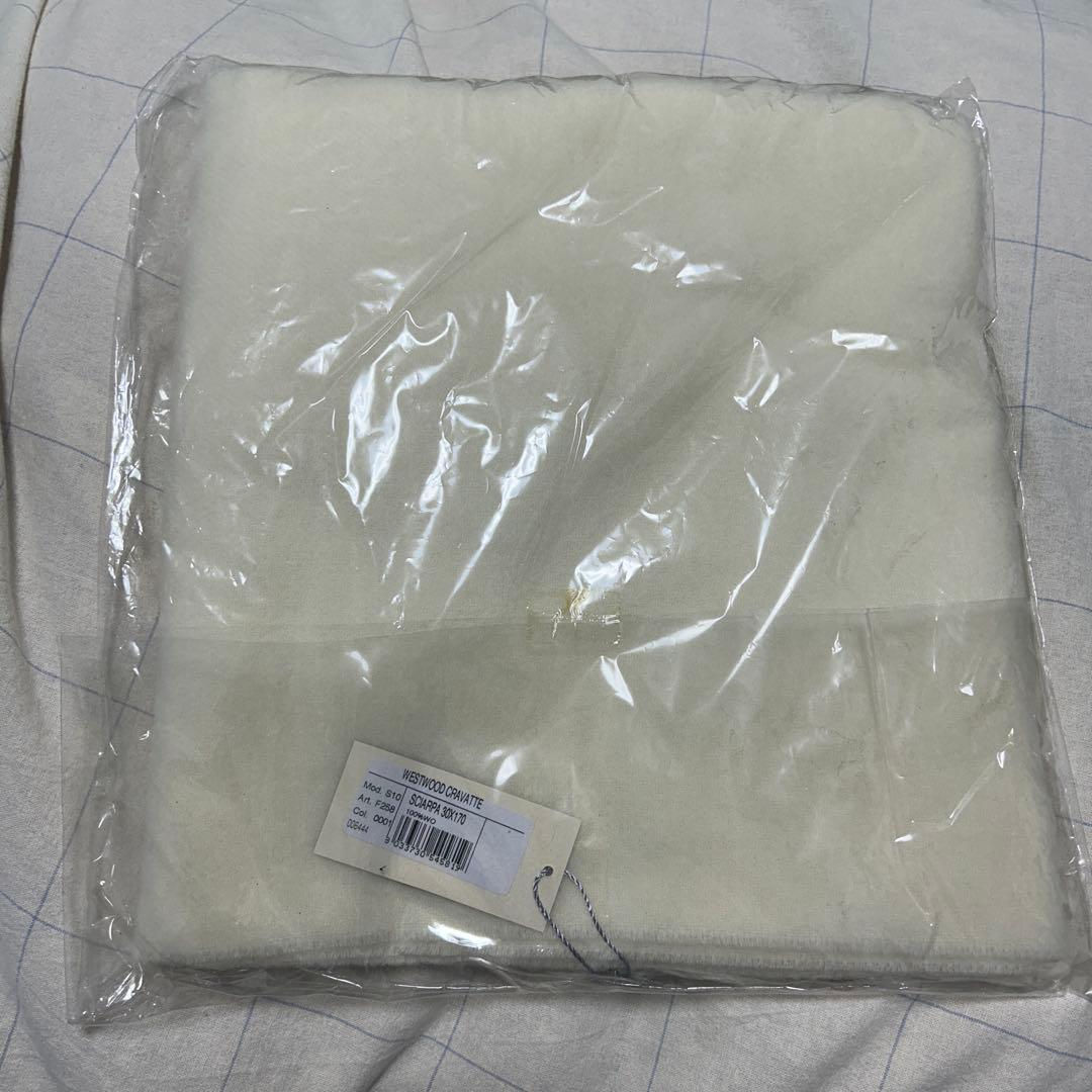 Vivienne Westwood マフラー アイボリーロゴ刺繍