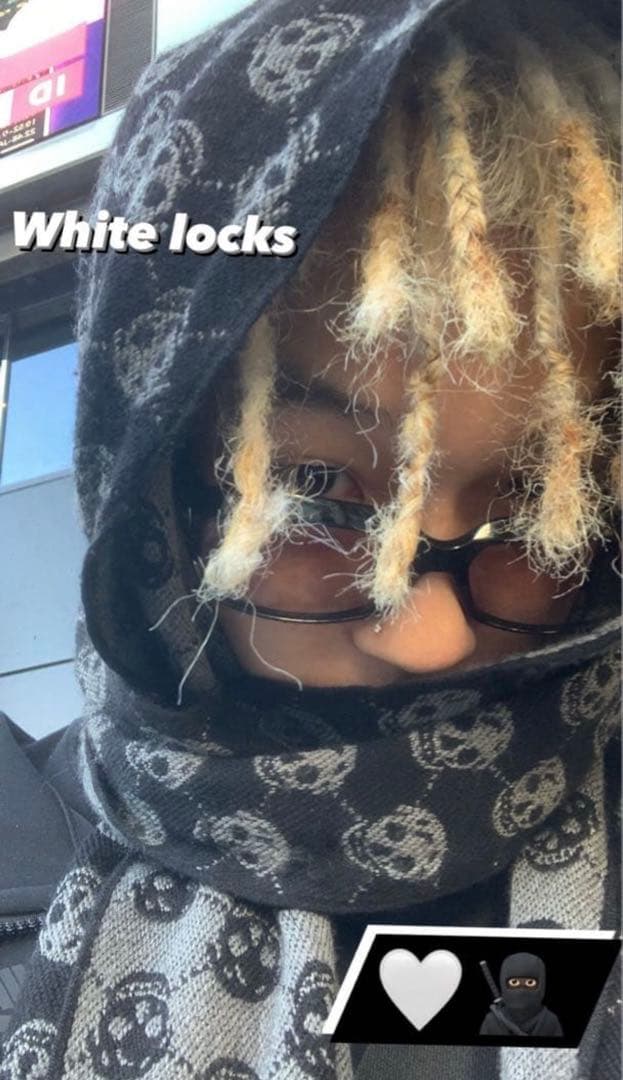 Xameleon着用 Alexander McQueen マフラー