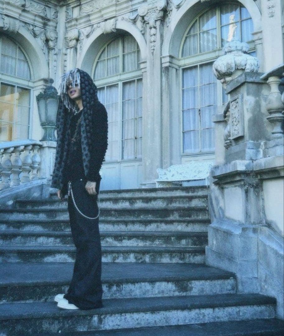 Xameleon着用 Alexander McQueen マフラー