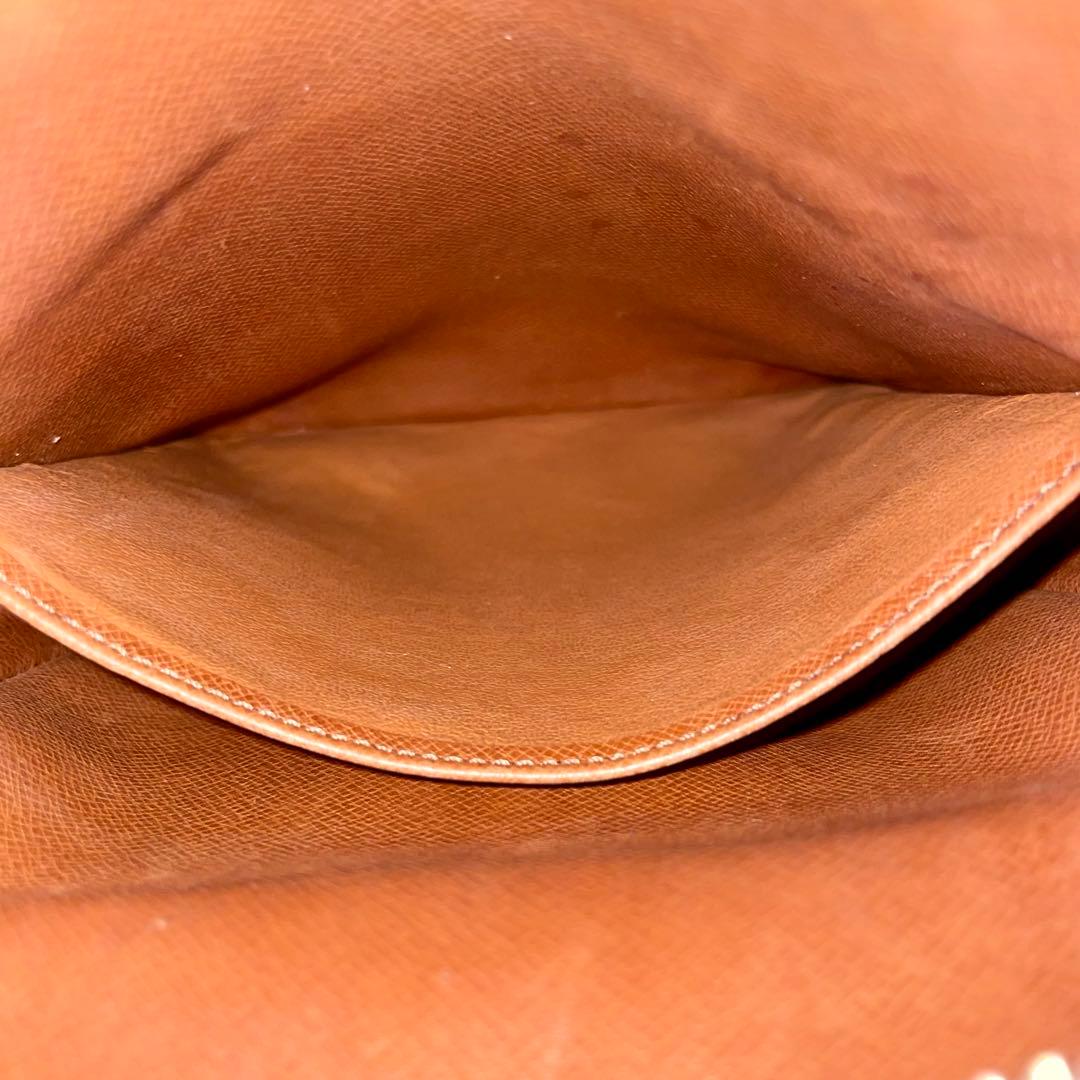 ルイヴィトン ショルダーバッグ モノグラム アマゾン　ポケットベタなし